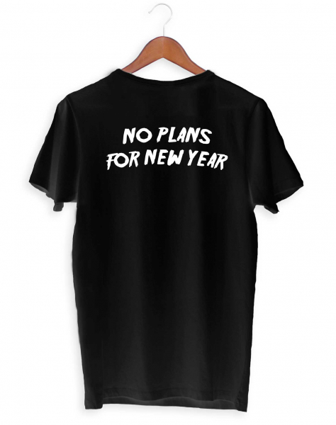 ФУТБОЛКА С ПРИНТОМ НА СПИНЕ NO PLANS FOR NEW YEAR